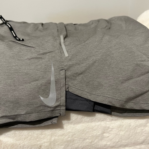 Nike Mens Dri-Fit Grey Running Short - Picture 9 of 9